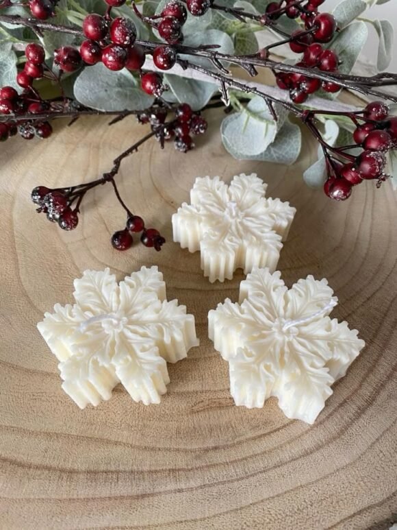 Winter Bloom Snowflake Candle